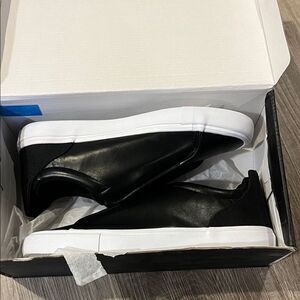 London Fog Black and White Men's Sneakers